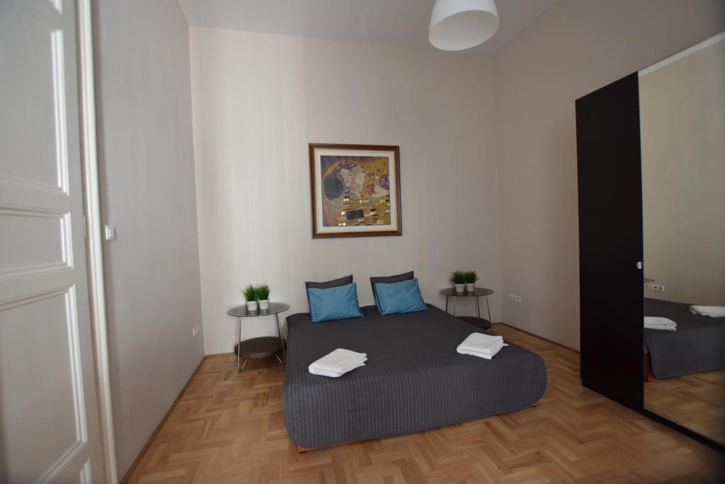 Standard Apartment By Hi5 - Muzeum 5 Budapest Exterior photo